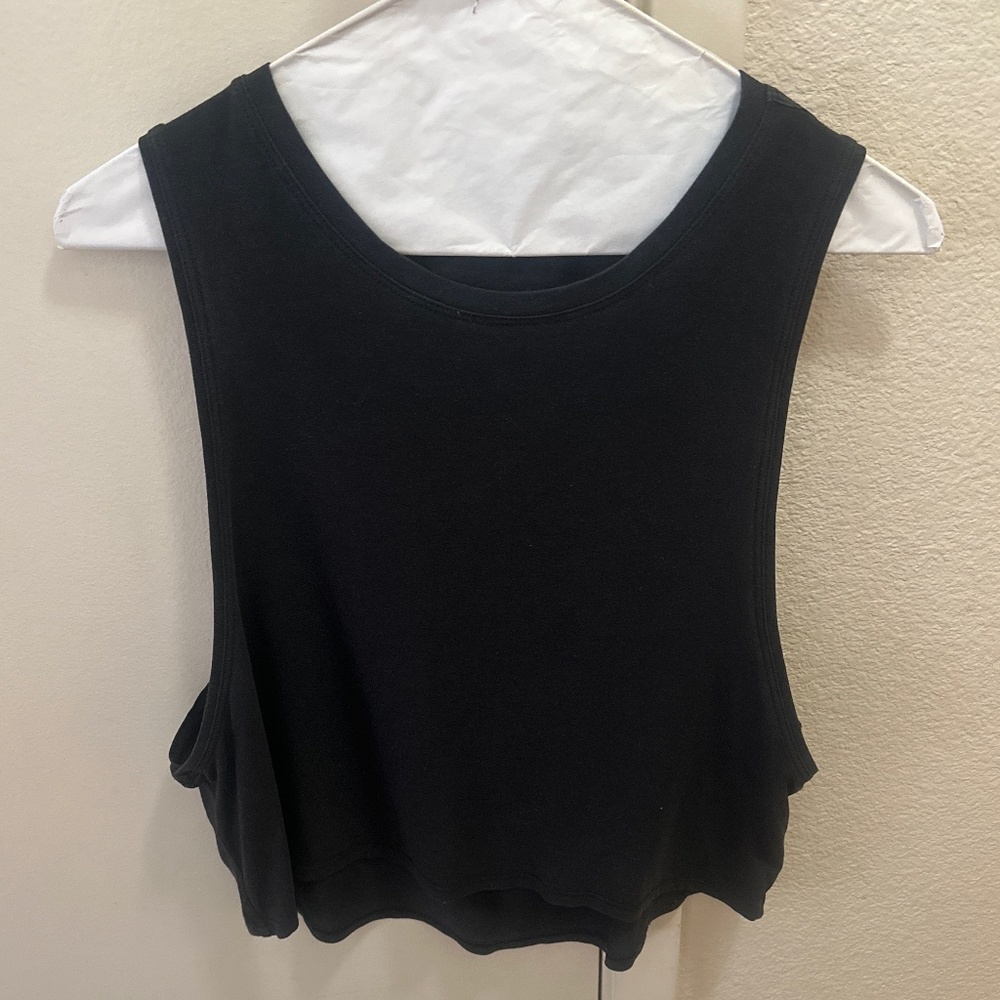 Lululemon Crop tank Size 6 Black
